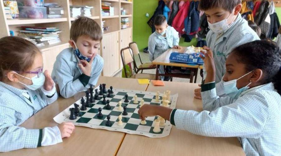 Chess, adimen logiko-matematikoa sustatzeko eta ingelesa ikasteko aukera