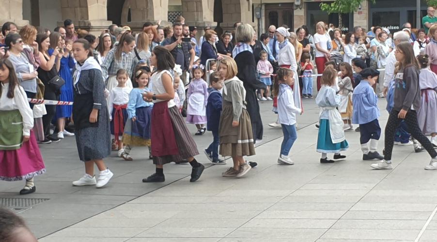 Ilusioa, emozioa eta elkartasuna Zornotzako Euskal Jaian